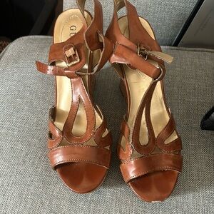 Guess wedges